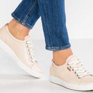 Ecco soft Leather sneakers beige white EUC
